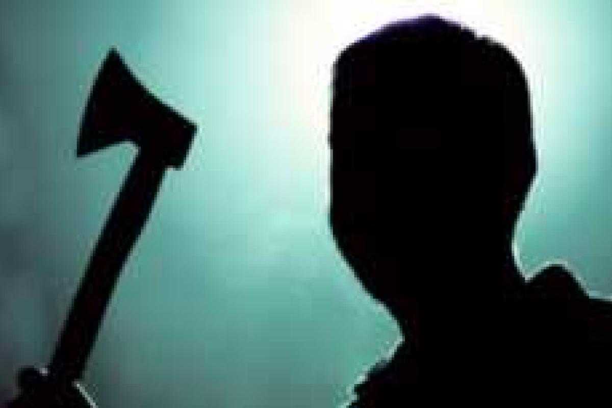 В России 17-летний подросток зарубил топором мальчика и закопал его в подвале своего дома В России 17-летний подросток зарубил топором мальчика и закопал его в подвале своего дома