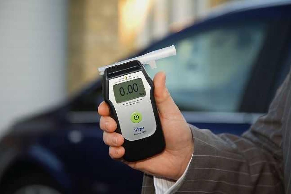 В Киеве поймали пьяную женщину-водителя, которая не смогла сделать вдох и выдох