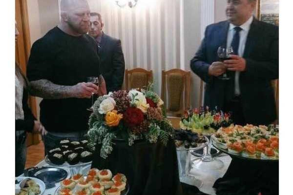 Шикарное застолье главаря "ЛНР" Плотницкого возмутило пользователей Сети  Шикарное застолье главаря "ЛНР" Плотницкого возмутило пользователей Сети