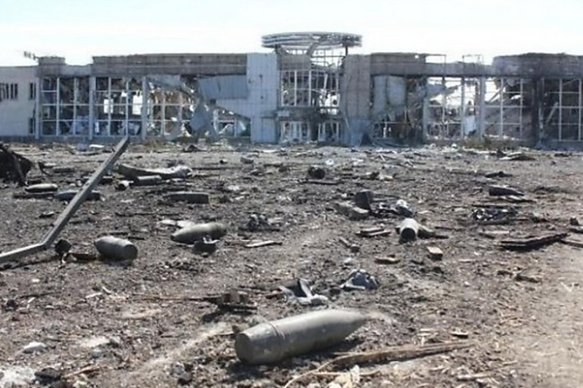 В Донецке боевики активно растаскивают развалины аэропорта на металлолом В Донецке боевики активно растаскивают развалины аэропорта на металлолом