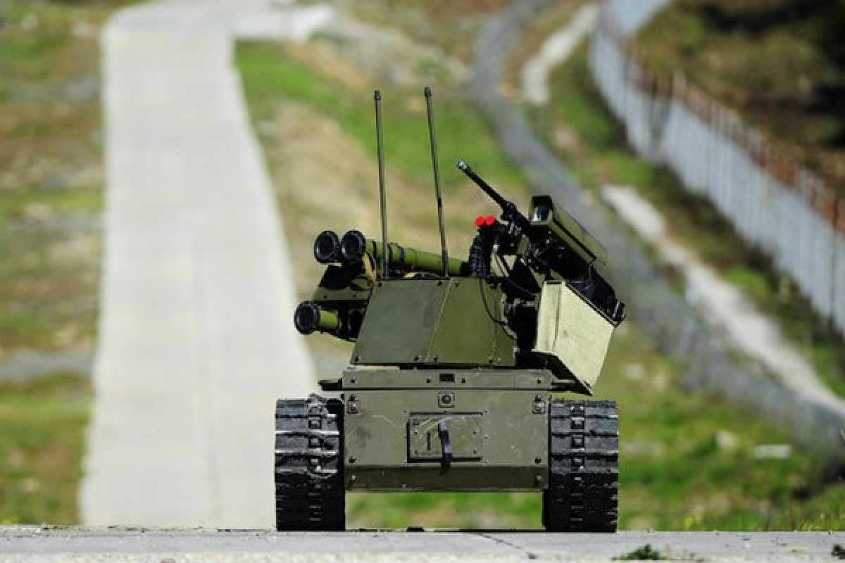 В РФ боевой робот едва не раздавил журналиста