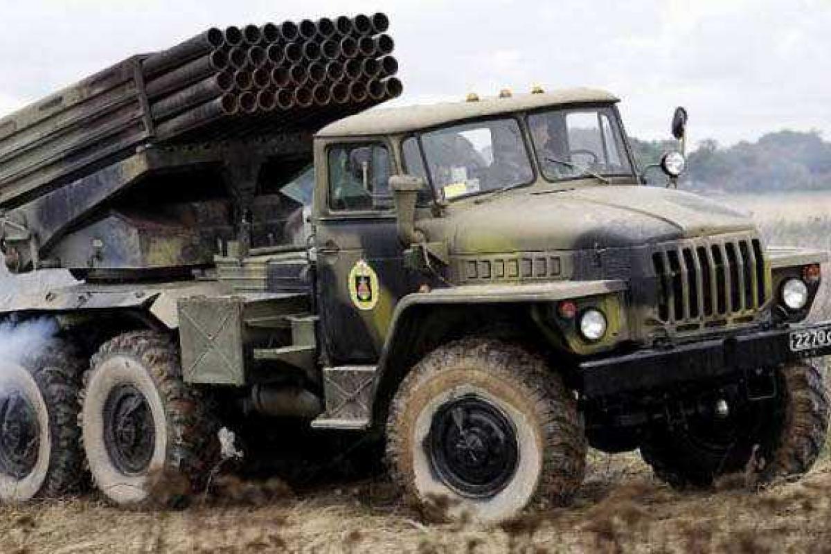 РФ перебросила на оккупированные территории Донбасса танки и "Грады" РФ перебросила на оккупированные территории Донбасса танки и "Грады"