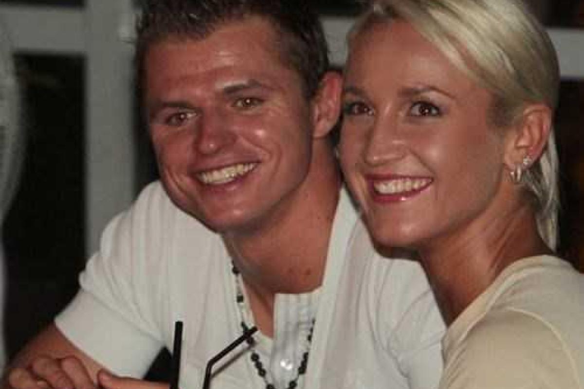 Ольга Бузова улетела в Рим ухаживать за больным мужем