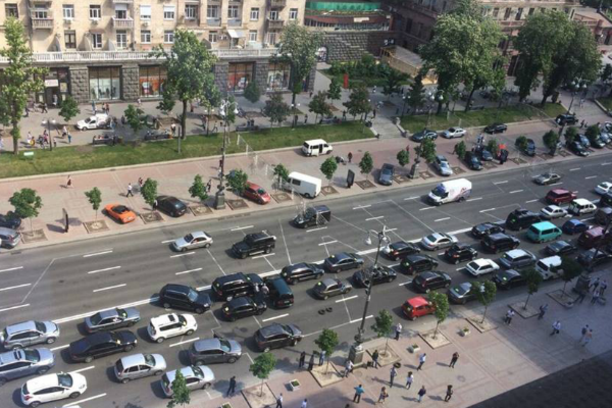 В Киеве произошел неприятный инцидент: в пробке на Крещатике подрались водители