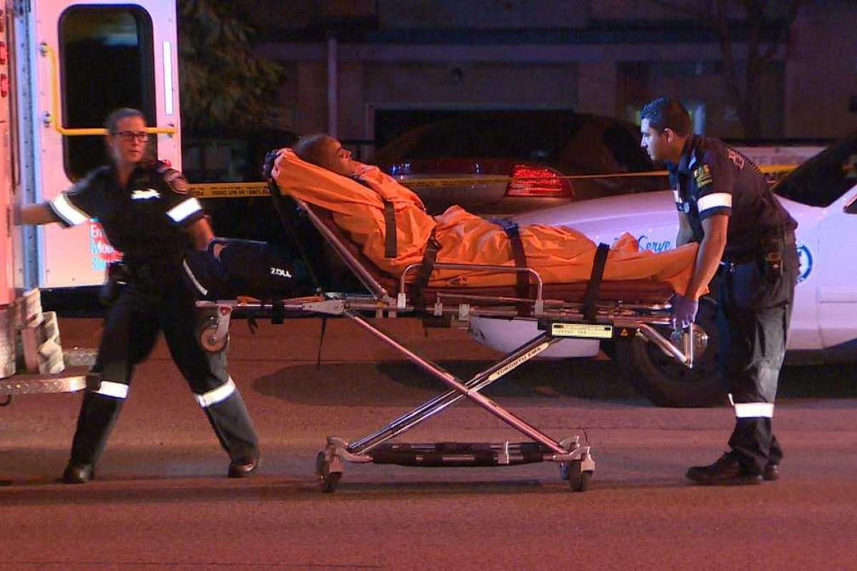 В Торонто неизвестный устроил стрельбу посреди улицы В Торонто неизвестный устроил стрельбу посреди улицы