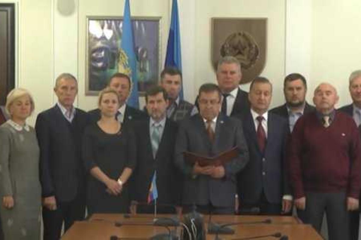 В "ЛНР" главы местных "администраций" испугались "переворота" и записали видео в поддержку Плотницкого В "ЛНР" главы местных "администраций" испугались "переворота" и записали видео в поддержку Плотницкого