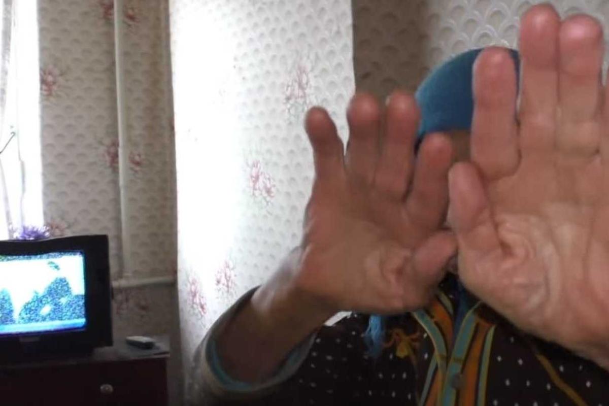 Пропагандист Грэм Филлипс замучил больную пенсионерку вопросами о Путине