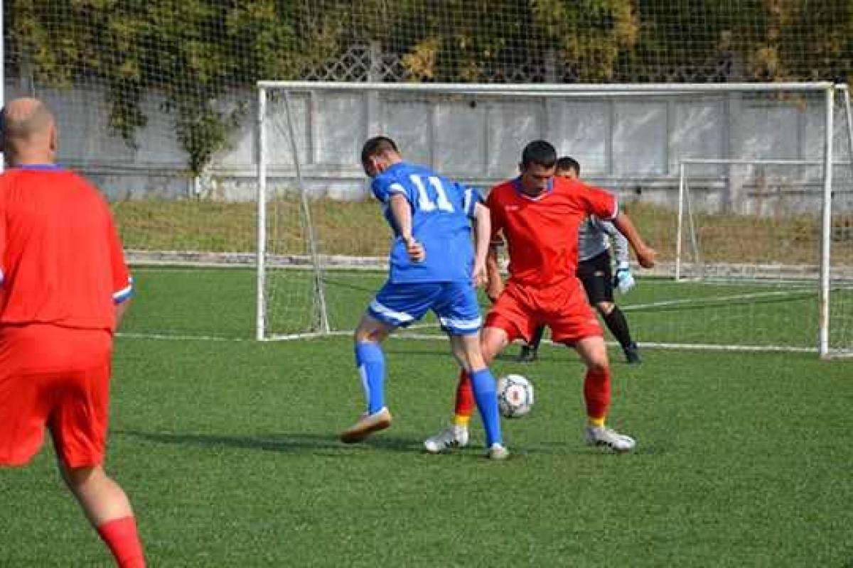 В России молния убила футболиста прямо во время игры В России молния убила футболиста прямо во время игры