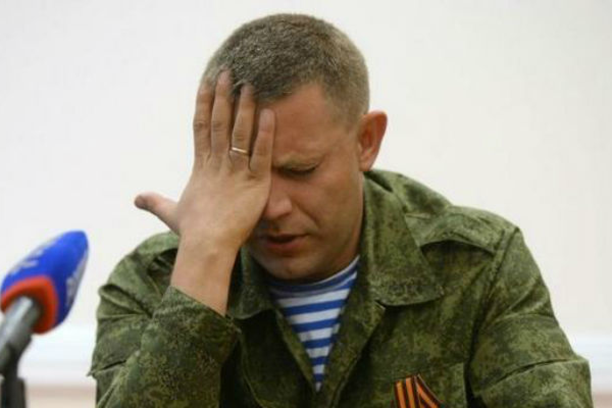 Захарченко в Москве посетил украинский ресторан и сфотографировался с девушкой в вышиванке Захарченко в Москве посетил украинский ресторан и сфотографировался с девушкой в вышиванке