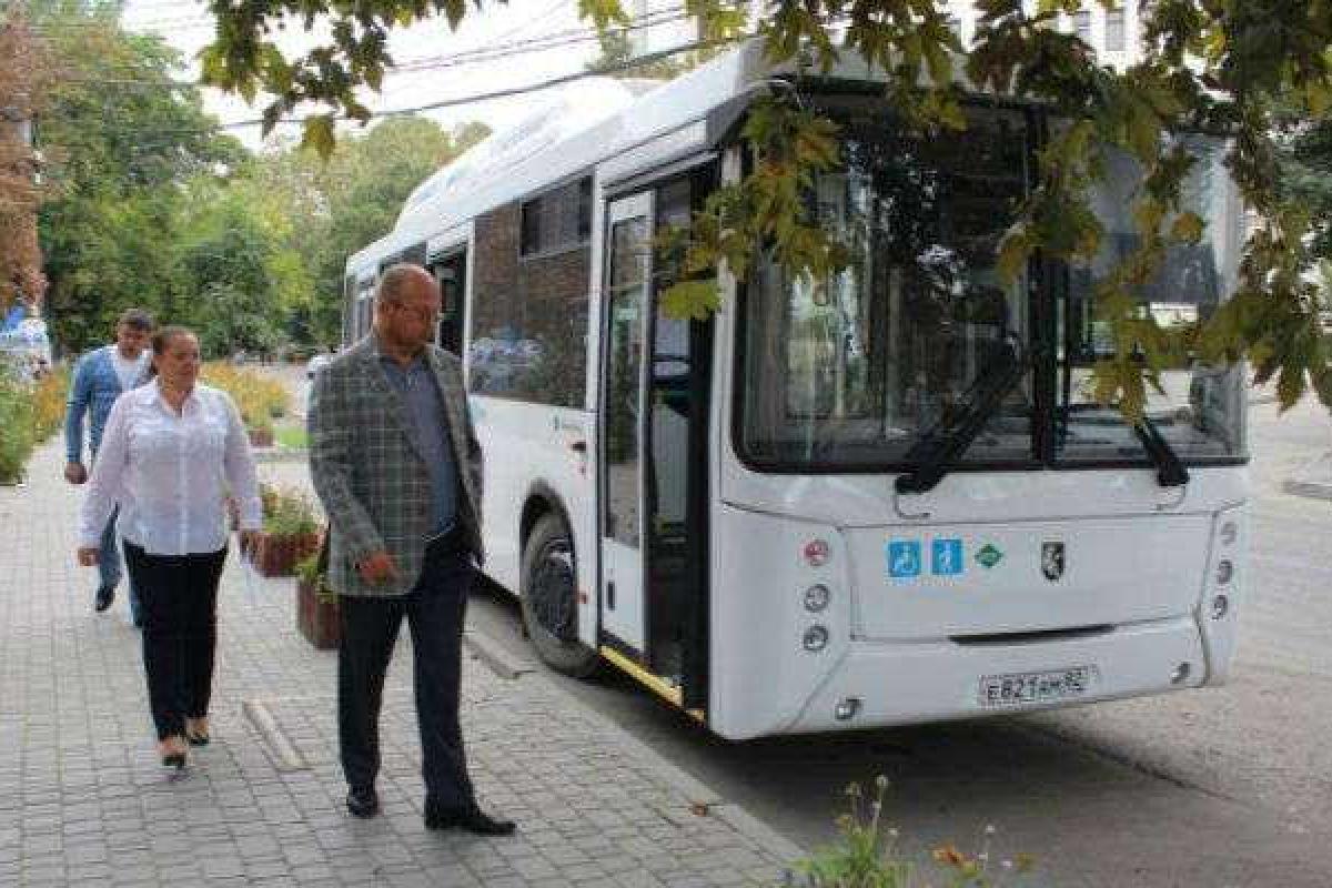 В Симферополе людям приходится голосовать в автобусах В Симферополе людям приходится голосовать в автобусах