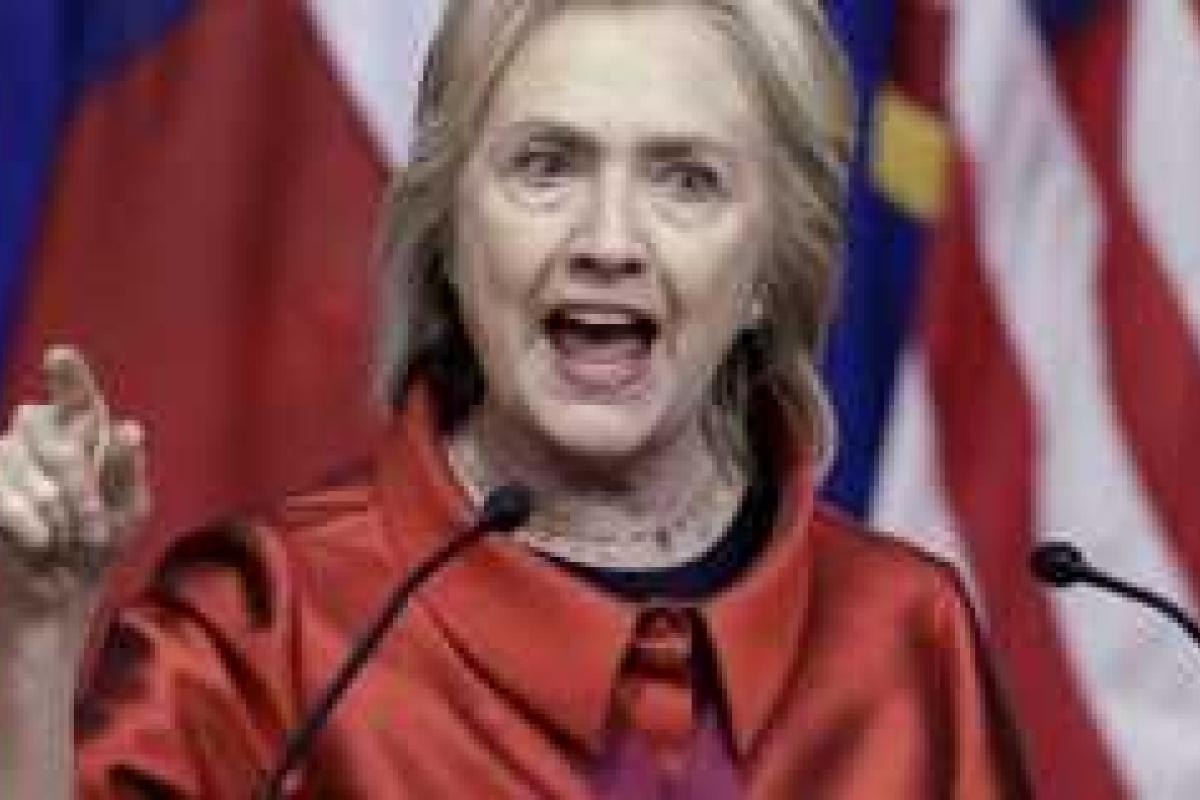 В США Клинтон забросала Трампа вопросами об отношениях с российскими олигархами В США Клинтон забросала Трампа вопросами об отношениях с российскими олигархами