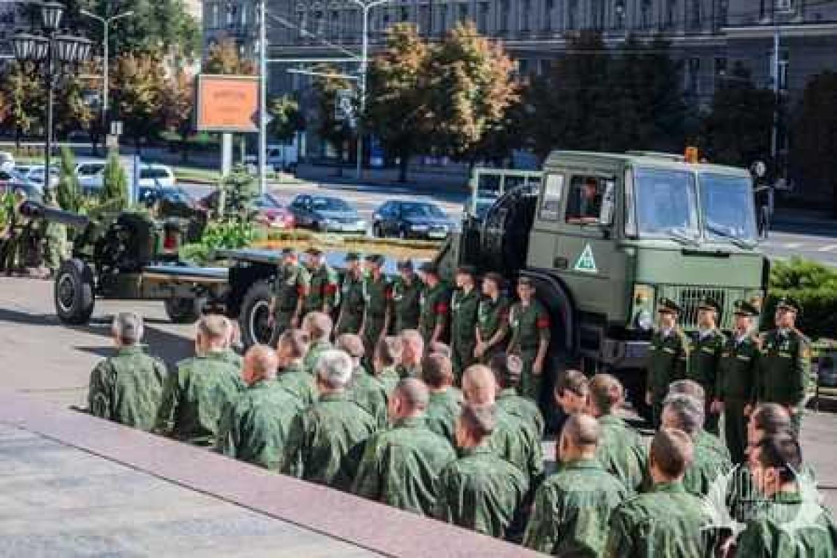 В Донецке на похороны главаря "Кальмиуса" согнали военную технику и перекрыли дороги В Донецке на похороны главаря "Кальмиуса" согнали военную технику и перекрыли дороги