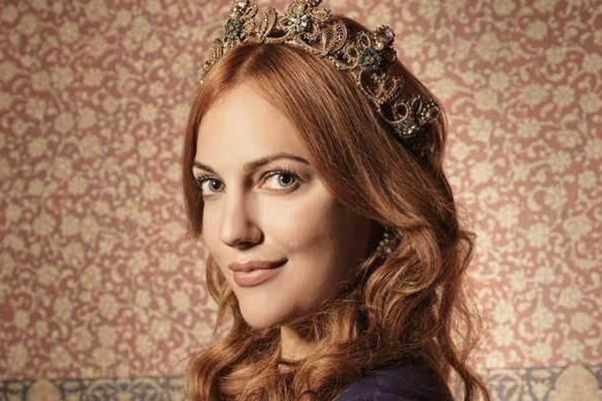 Звезду "Великолепного века" заподозрили во второй беременности Звезду "Великолепного века" заподозрили во второй беременности