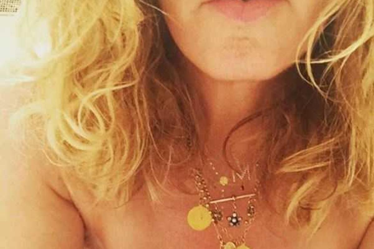 Мадонна шокировала странным селфи