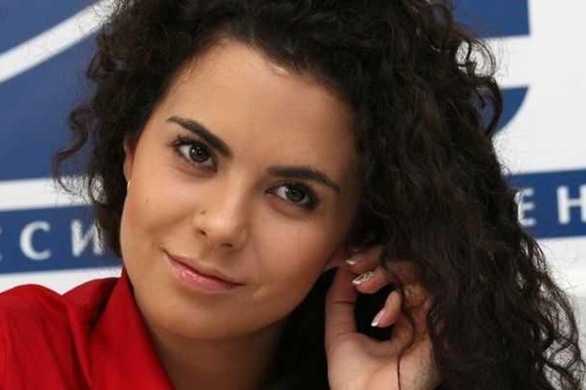 Настя Каменских удивила необычным нарядом