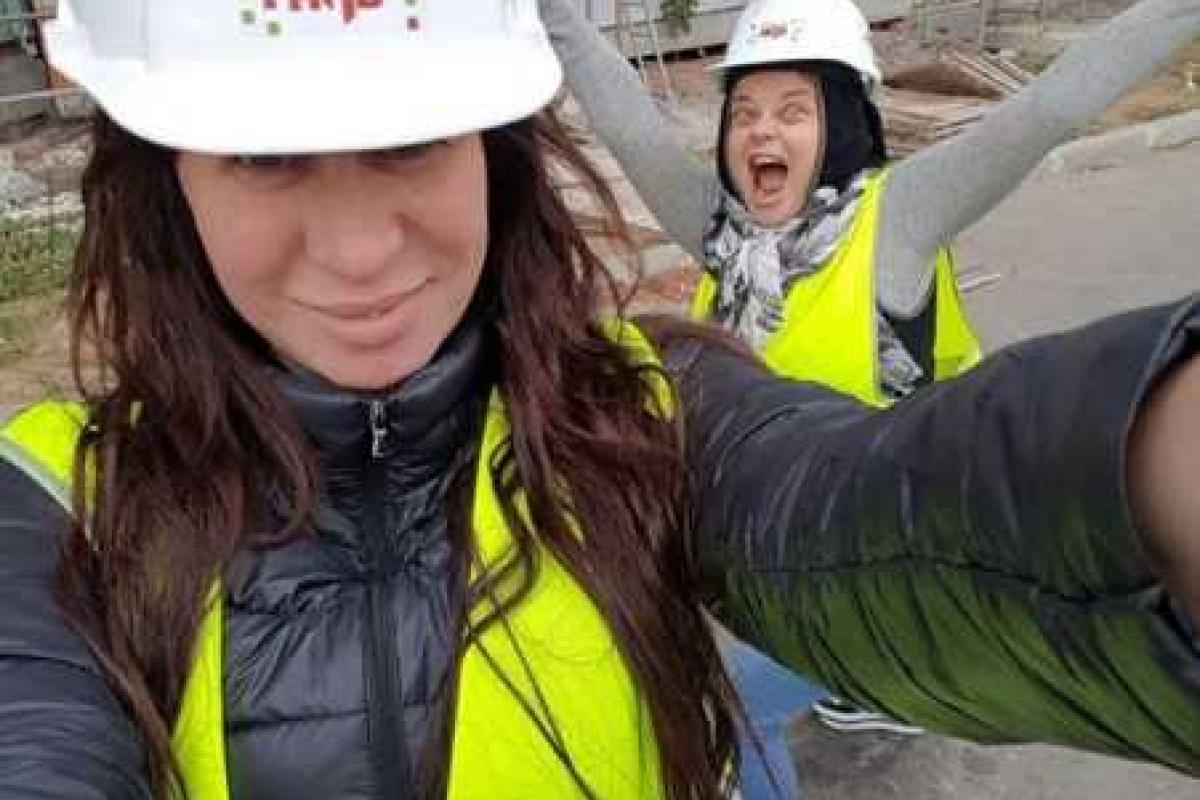 Фанаты раскритиковали фото Королевой со стройки