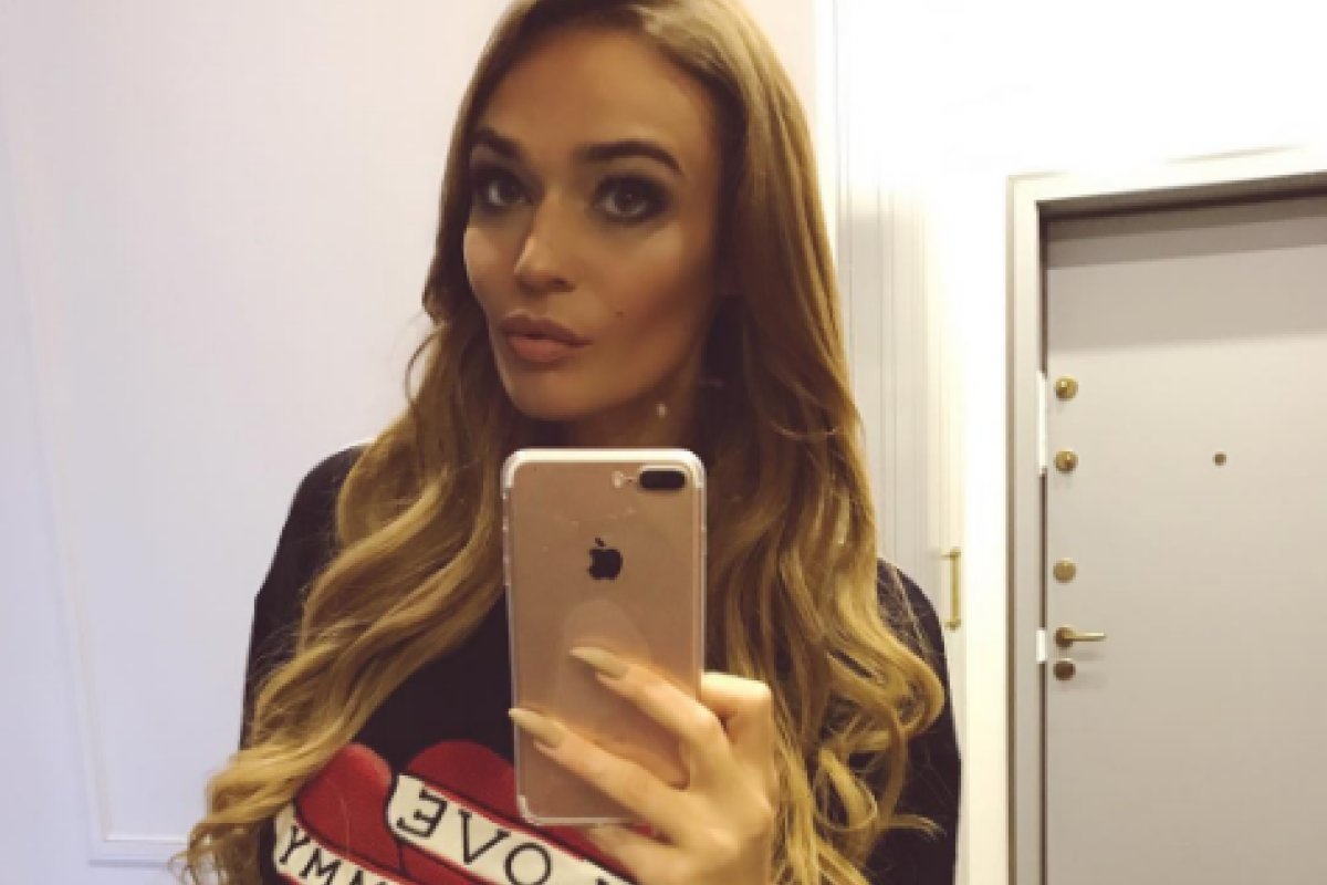 Новый маникюр Алены Водонаевой поклонники сравнили с куриными лапами