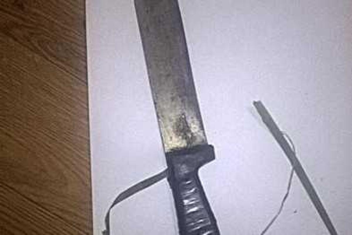 В Мариуполе вооруженный мужчина нападал на женщин посреди ночи В Мариуполе вооруженный мужчина нападал на женщин посреди ночи