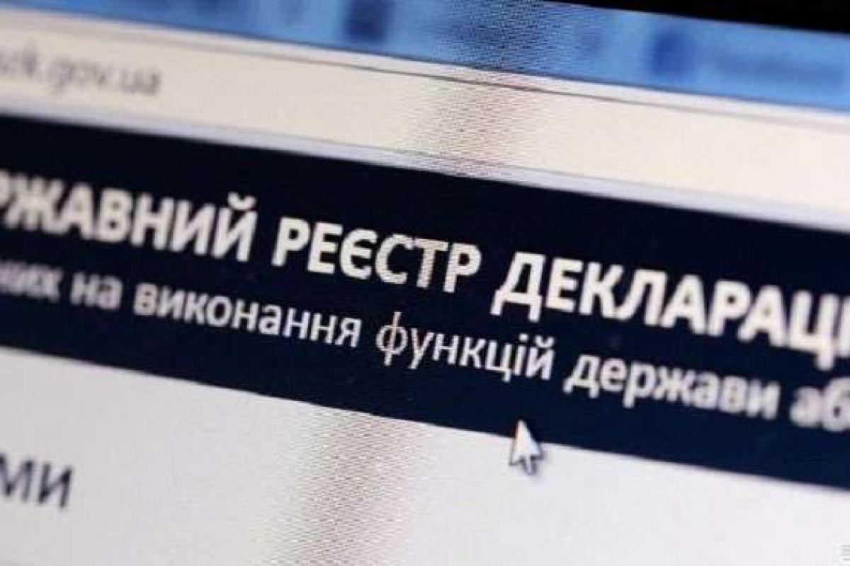 Боец АТО жестко высказался касательно миллионных е-деклараций чиновников Боец АТО жестко высказался касательно миллионных е-деклараций чиновников
