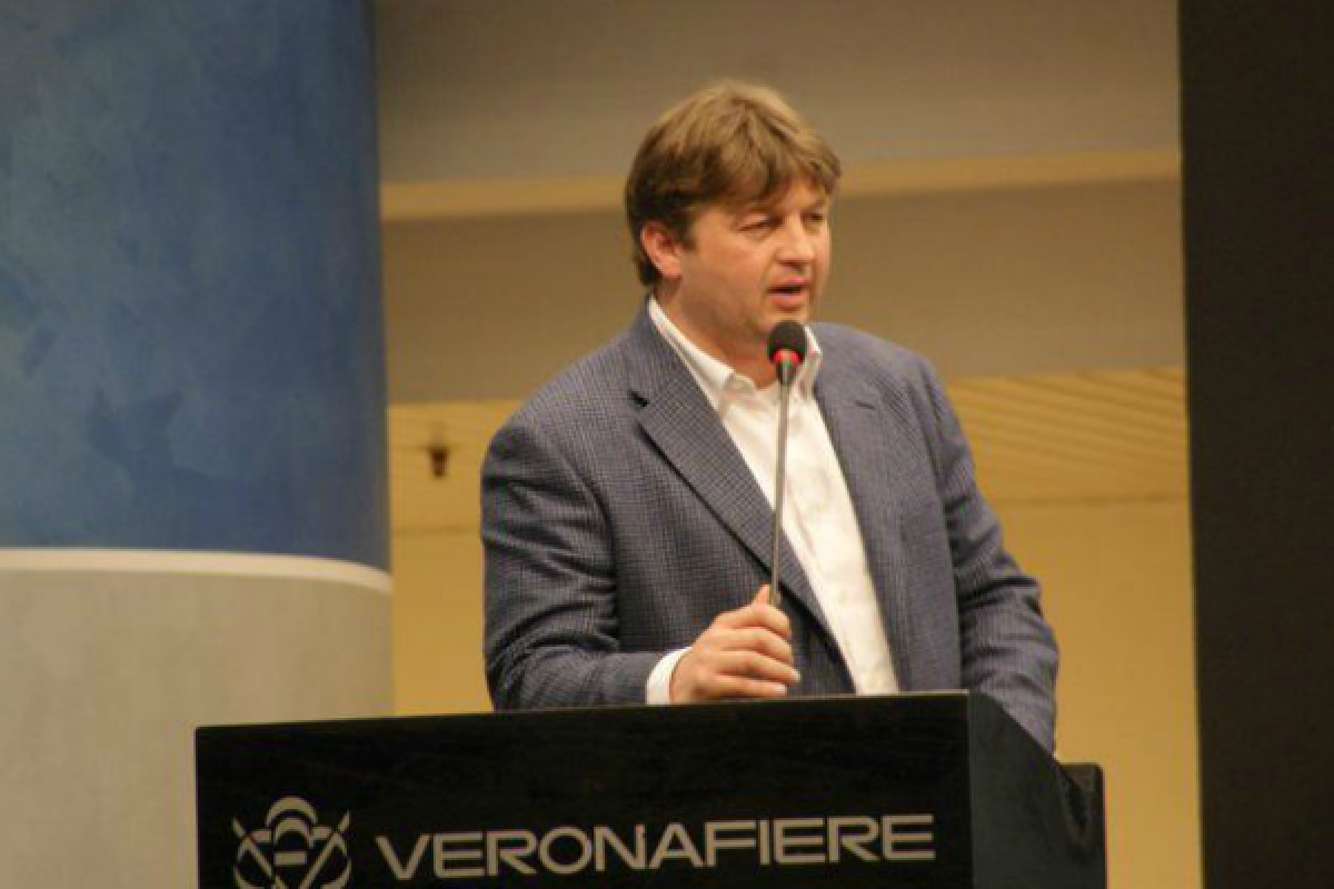 Итальянский депутат требует от Украины компенсации за  санкции против РФ