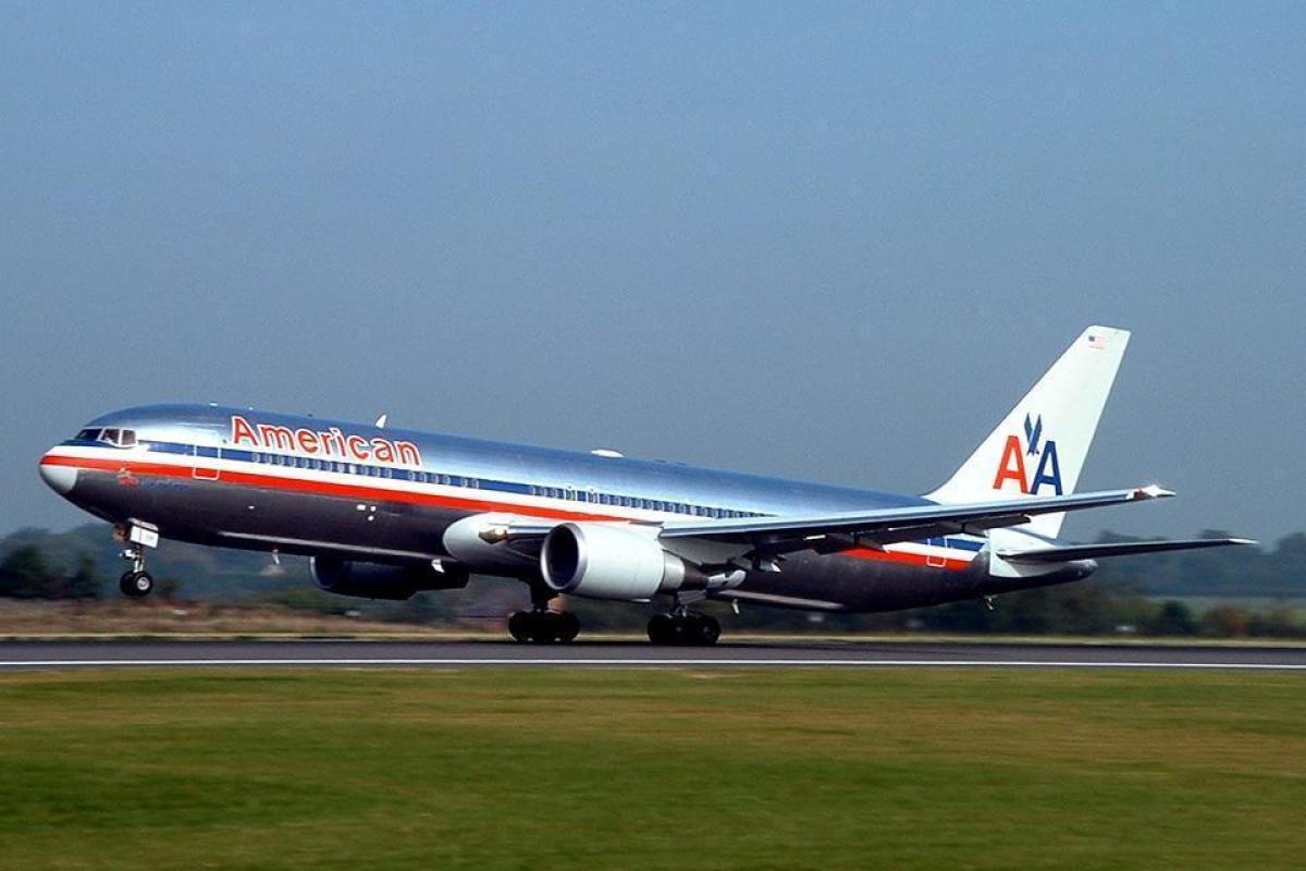 В Сети показали шокирующее видео горящего в Чикаго пассажирского лайнера В Сети показали шокирующее видео горящего в Чикаго пассажирского лайнера