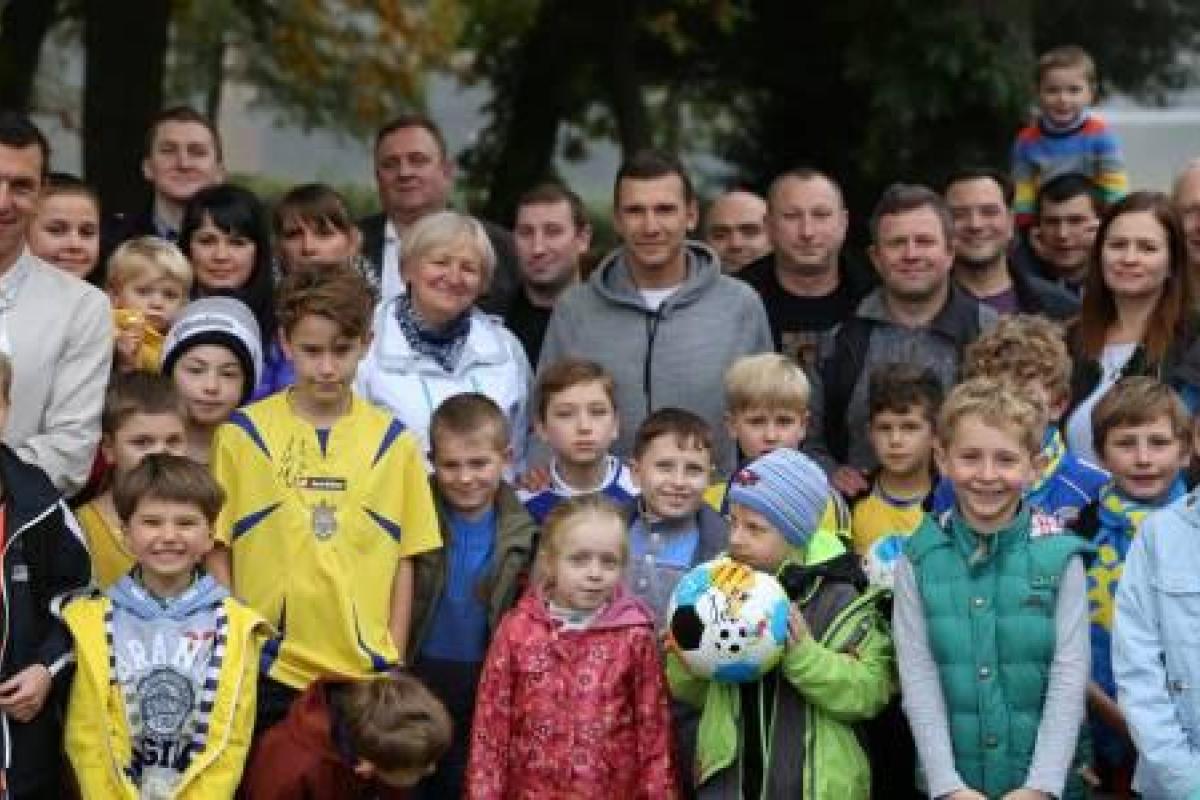 Головний тренер української збірної Шевченко зустрівся із уболівальниками Великої Британії Головний тренер української збірної Шевченко зустрівся із уболівальниками Великої Британії