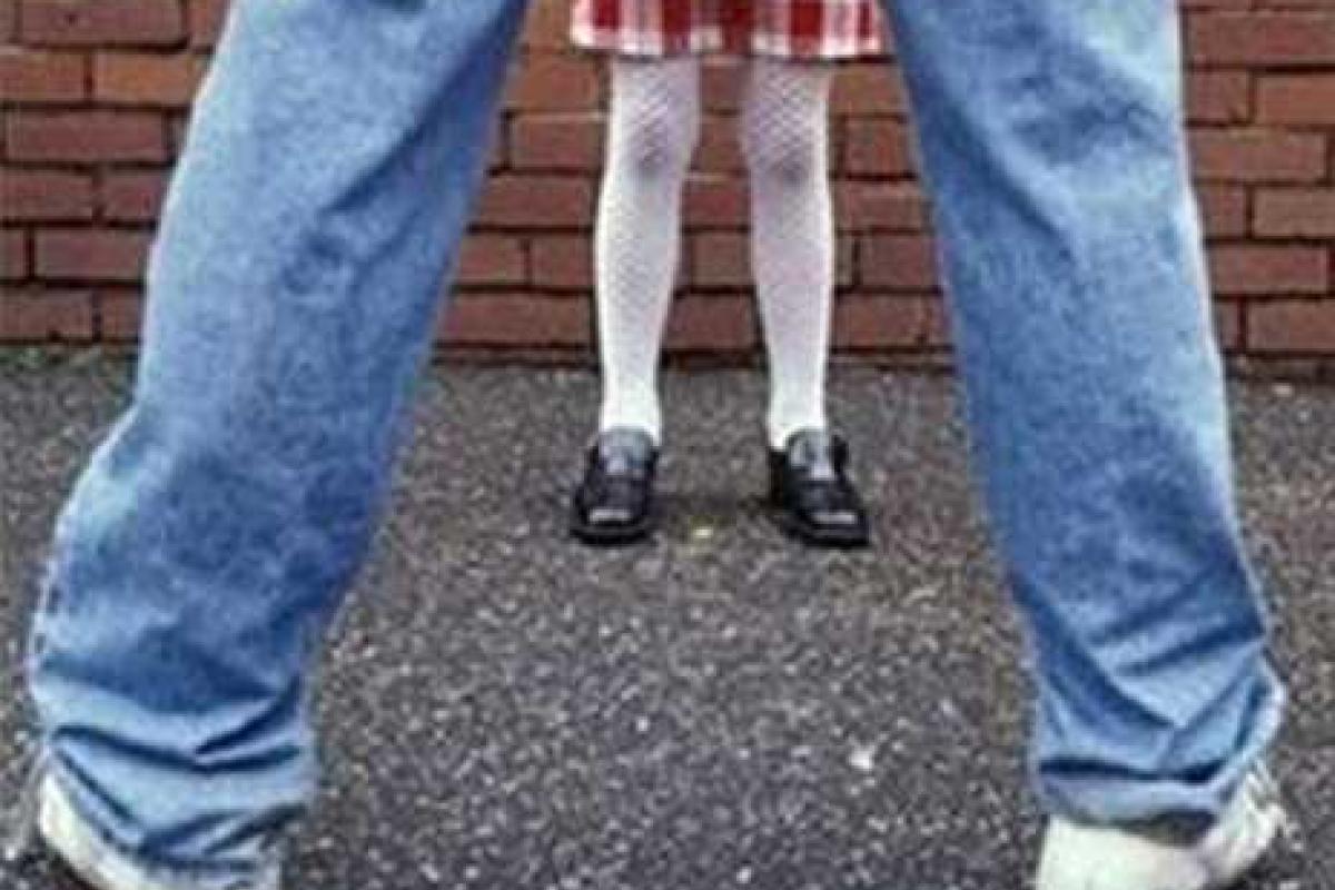 В Покровске 16-летний дядя задержан по подозрению в развращении двух племянниц В Покровске 16-летний дядя задержан по подозрению в развращении двух племянниц