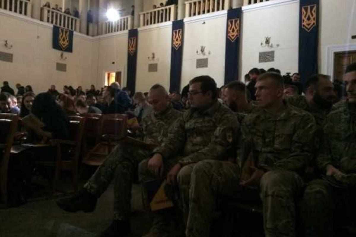 "Азов" создал партию "Национальный корпус" и выбрал лидера "Азов" создал партию "Национальный корпус" и выбрал лидера