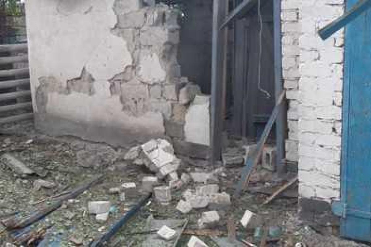 Под Донецком снаряд попал прямо в жилой дом 