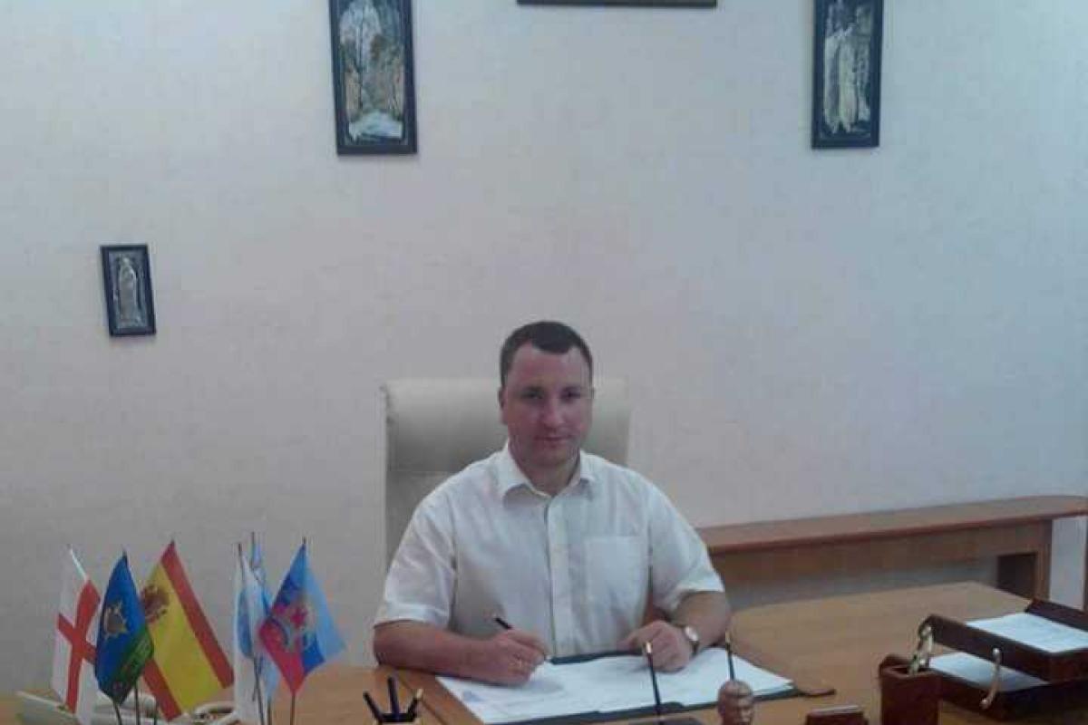 "Мэр" из "ЛНР" показал, как надо оформлять рабочий кабинет "Мэр" из "ЛНР" показал, как надо оформлять рабочий кабинет