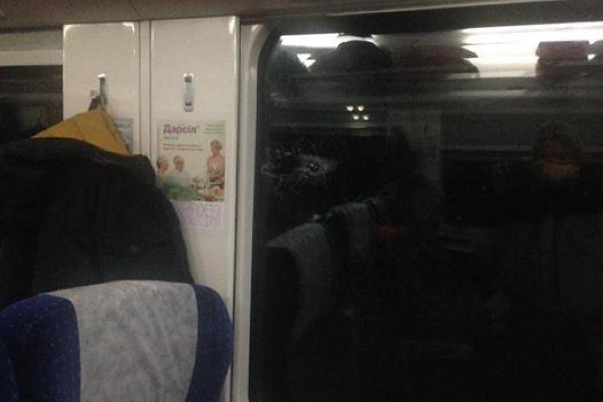 Поезд Хюндай с бойцами АТО забросали камнями - СМИ