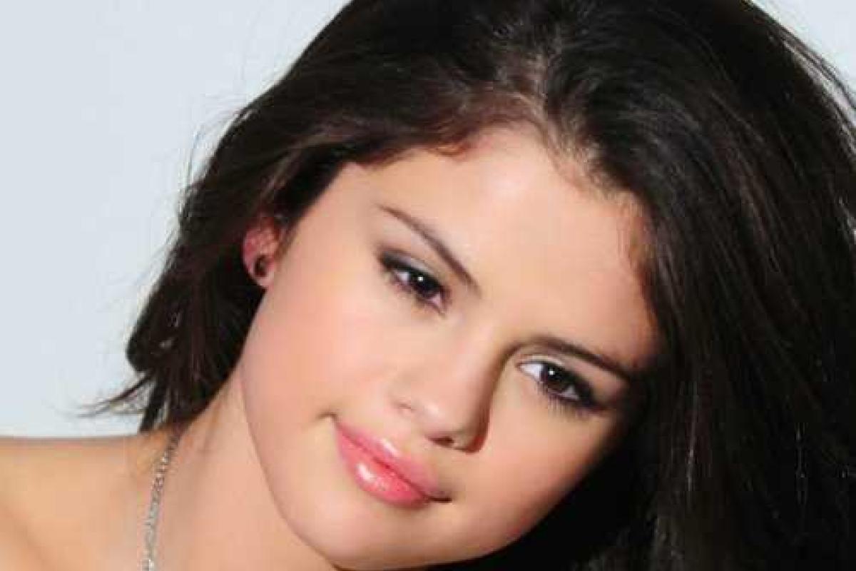 Селена Гомес отменила концерты из-за тяжелого заболевания