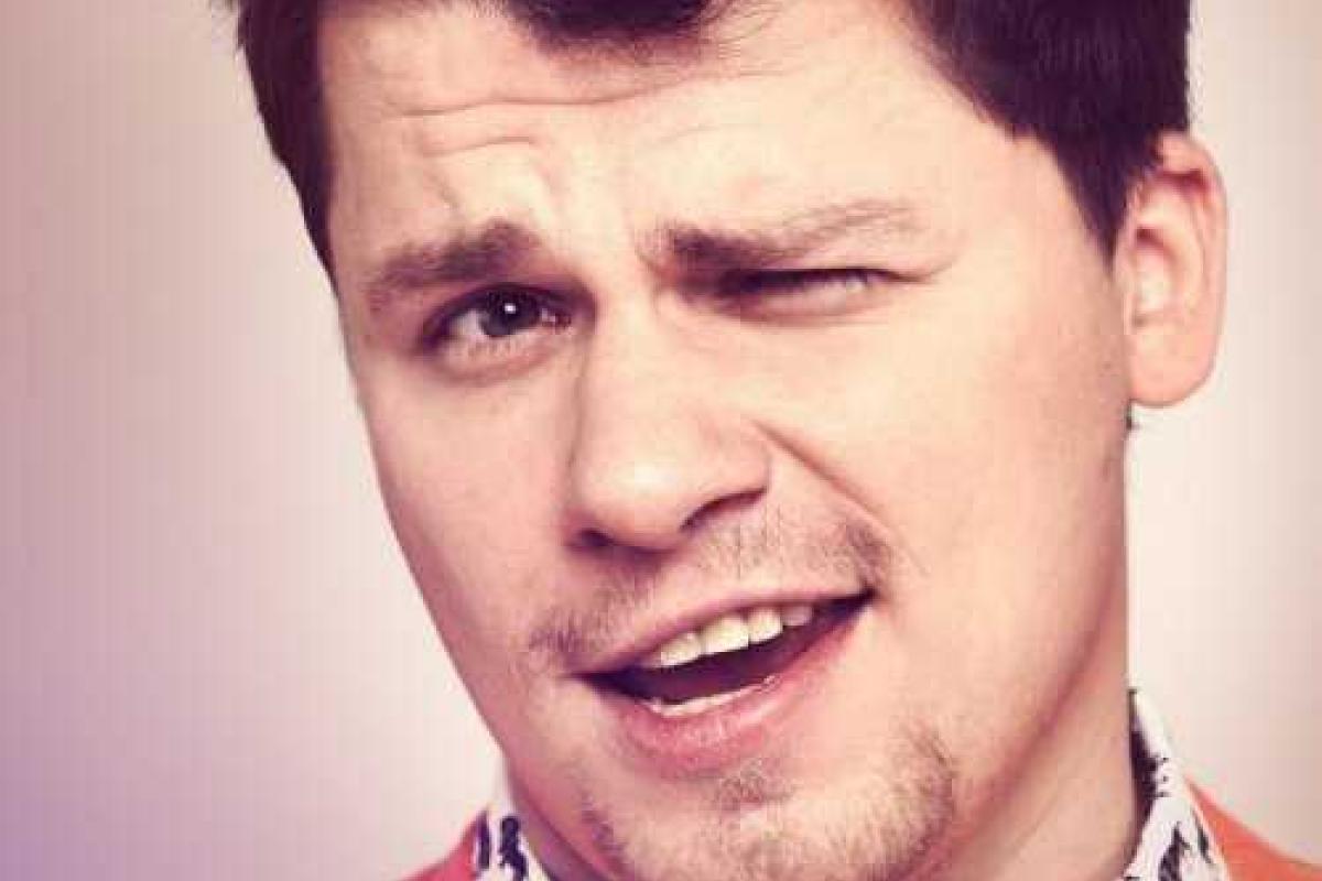 Гарик Харламов показал свой "портрет", который нарисовала его маленькая дочь