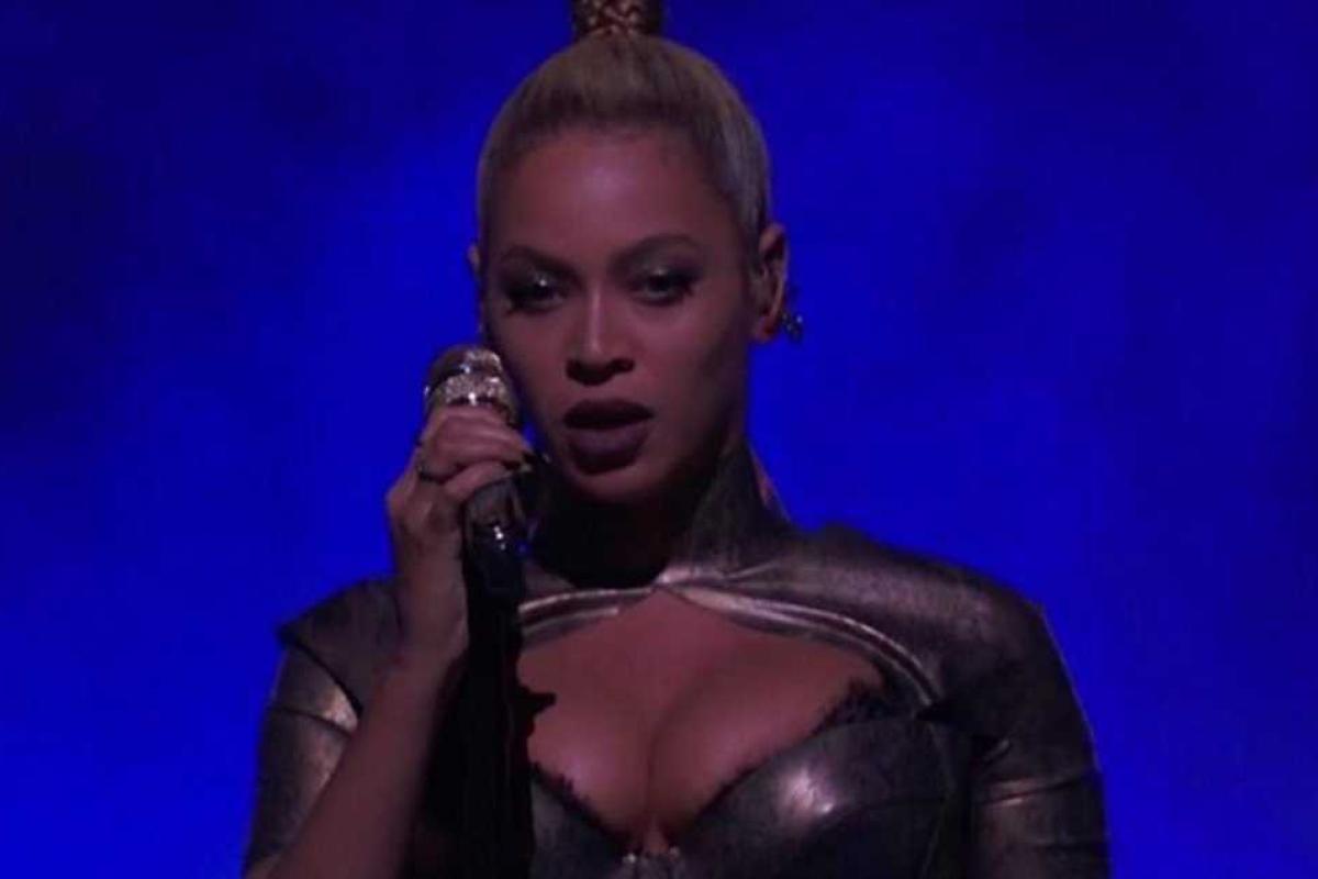 Поклонники Бейонсе шокировали, начав массово резать уши