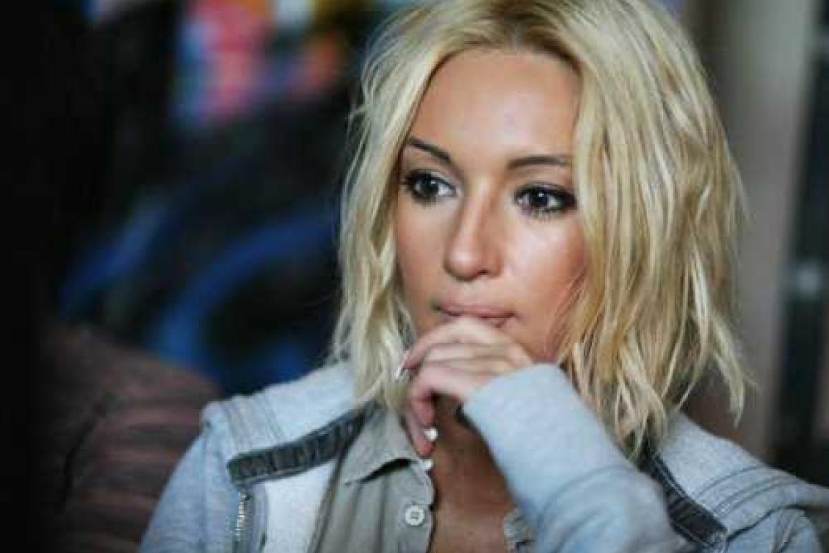 Лера Кудрявцева восхитила поклонников идеальным лицом после трудового дня