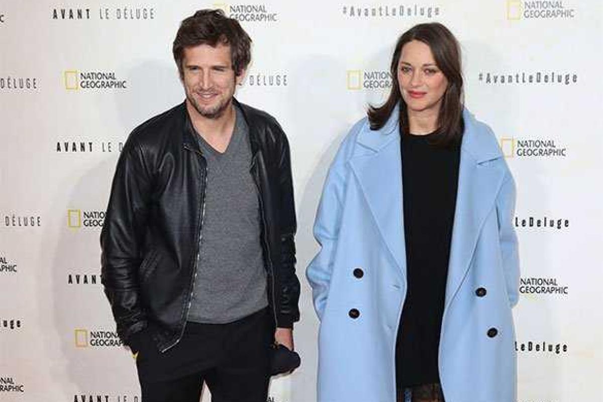 Беременную «любовницу Бреда Питта» сфотографировали с супругом