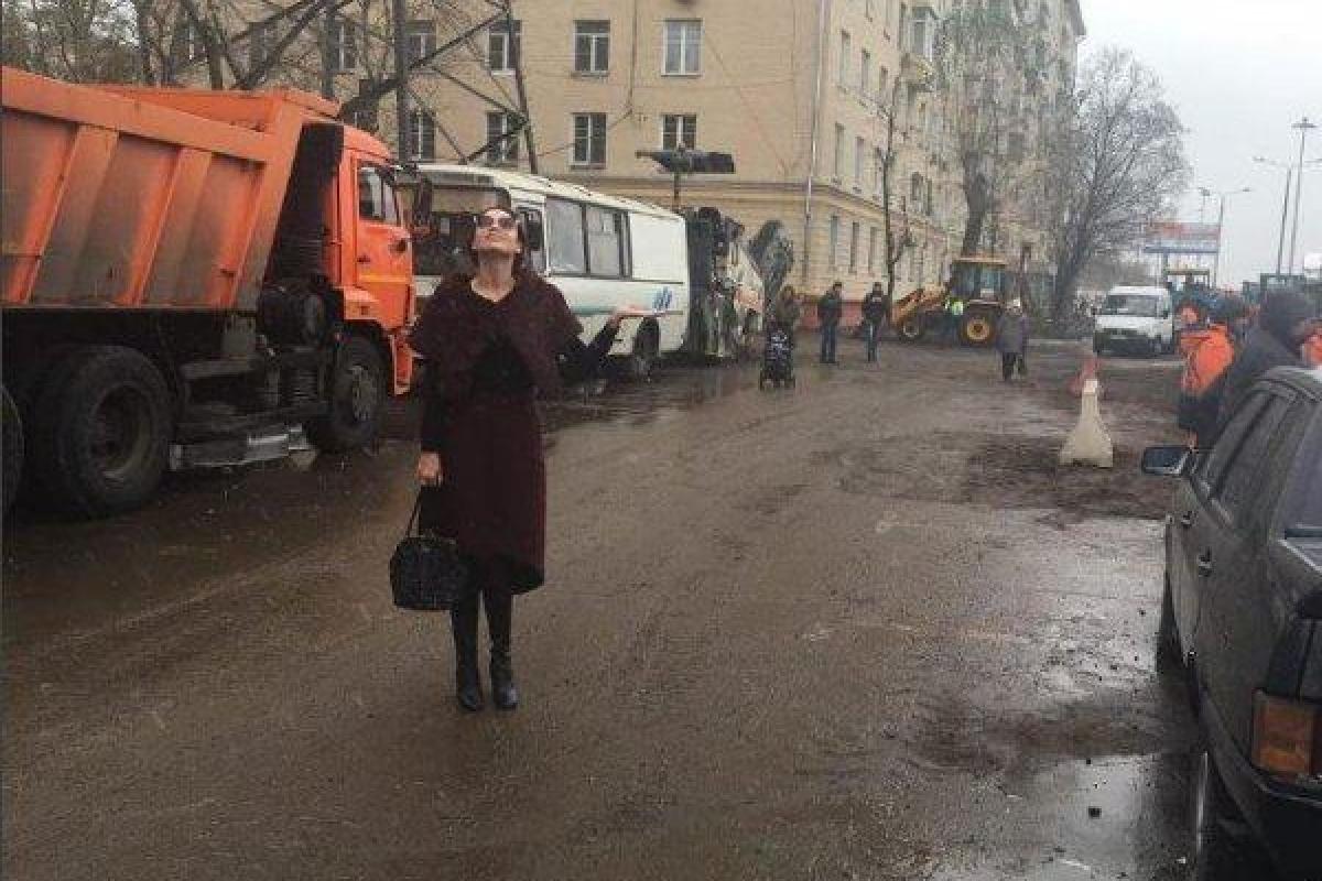 "Улетевшая в Испанию" Утяшева удивила подписчиков снимком посреди грязной российской улицы