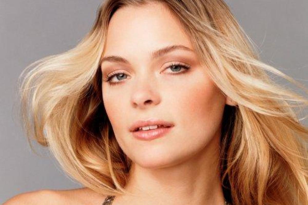 Актриса Джейми Кинг шокировала, появившись на пляже в странном купальнике