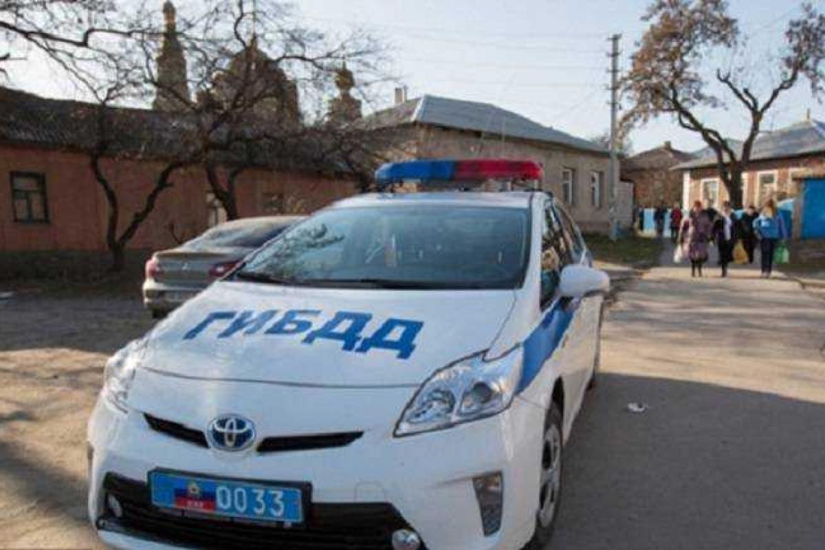 В "ЛНР" произошел вопиющий инцидент: пьяный боевик бросил гранату в "гаишников" В "ЛНР" произошел вопиющий инцидент: пьяный боевик бросил гранату в "гаишников"