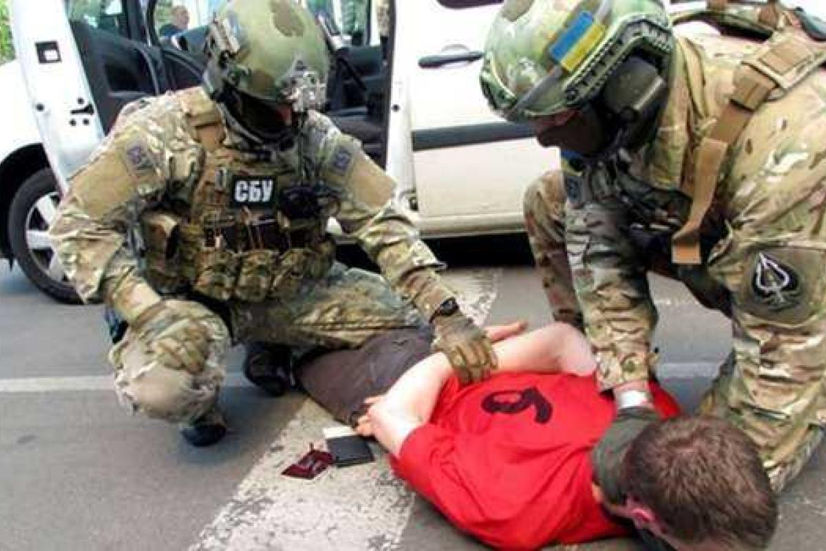 Сотрудники СБУ задержали представителя "группы быстрого реагирования" боевиков "ДНР" Сотрудники СБУ задержали представителя "группы быстрого реагирования" боевиков "ДНР"