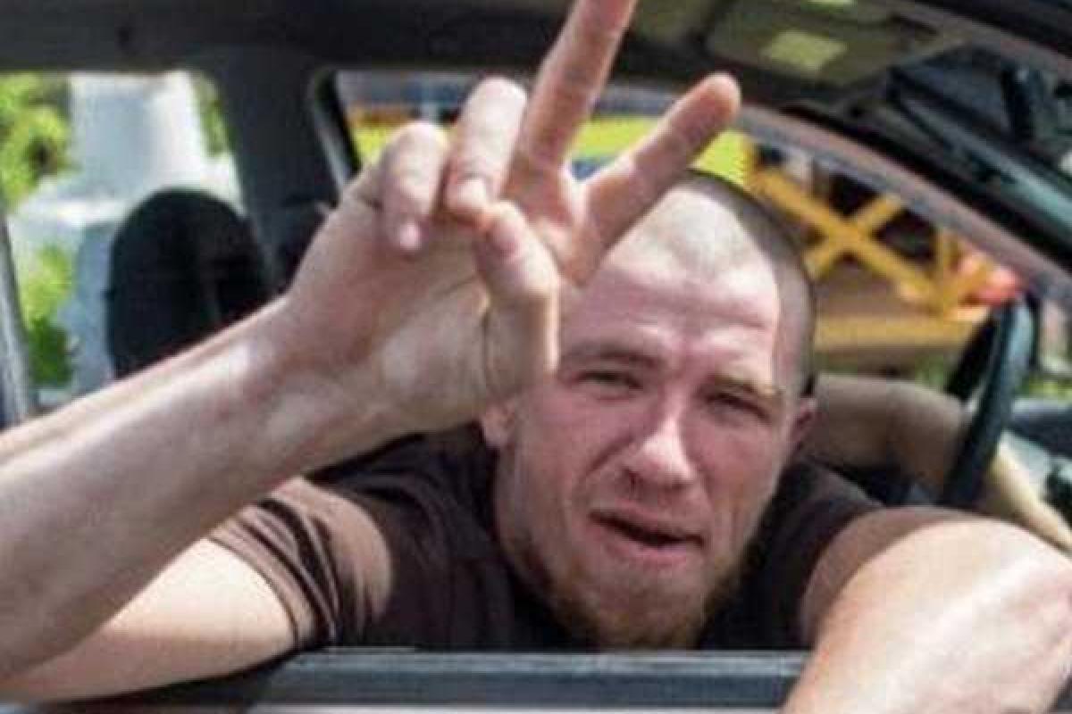 В Сети вспоминают видео, на котором "отмороженный" Моторола развлекается, стреляя по своим В Сети вспоминают видео, на котором "отмороженный" Моторола развлекается, стреляя по своим