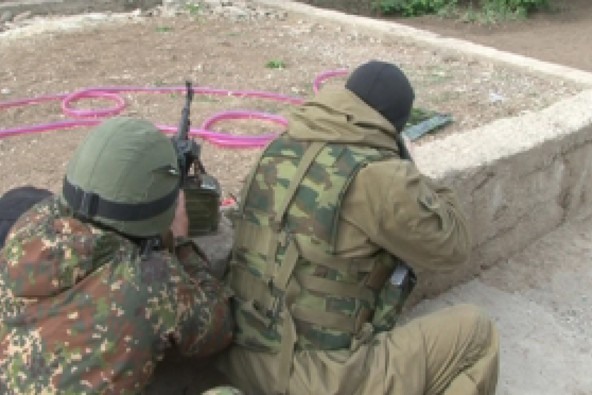 В Дагестане идет бой между российскими силовиками и боевиками, есть убитые В Дагестане идет бой между российскими силовиками и боевиками, есть убитые