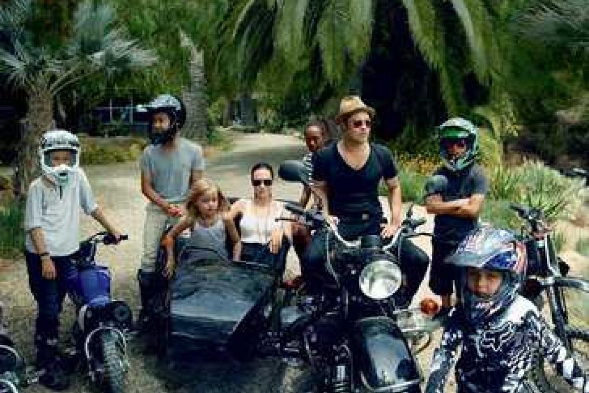 Брэду Питту нельзя видеть детей без присутствия врача