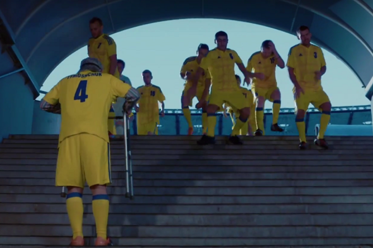 В Сети появилась пародия студии "Квартал-95" на сборную Украины В Сети появилась пародия студии "Квартал-95" на сборную Украины