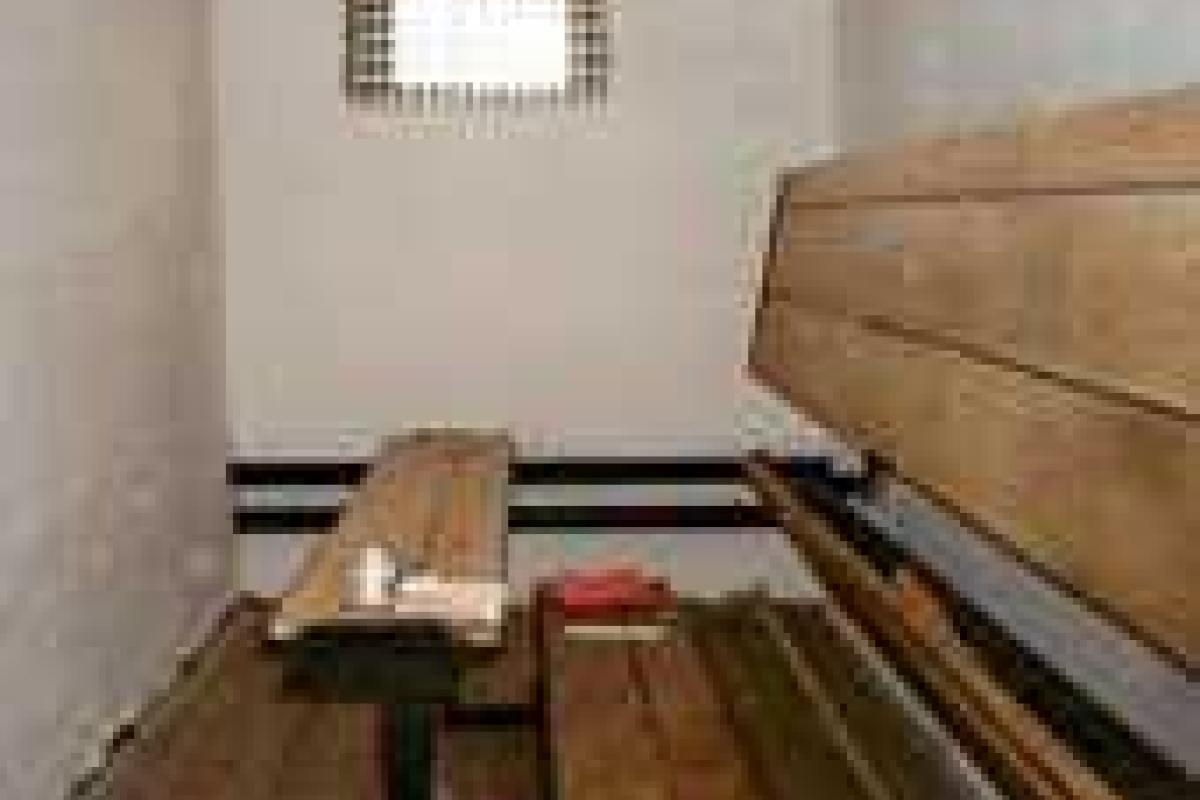 В Сети показали камеру ШИЗО, где держат Олега Сенцова В Сети показали камеру ШИЗО, где держат Олега Сенцова