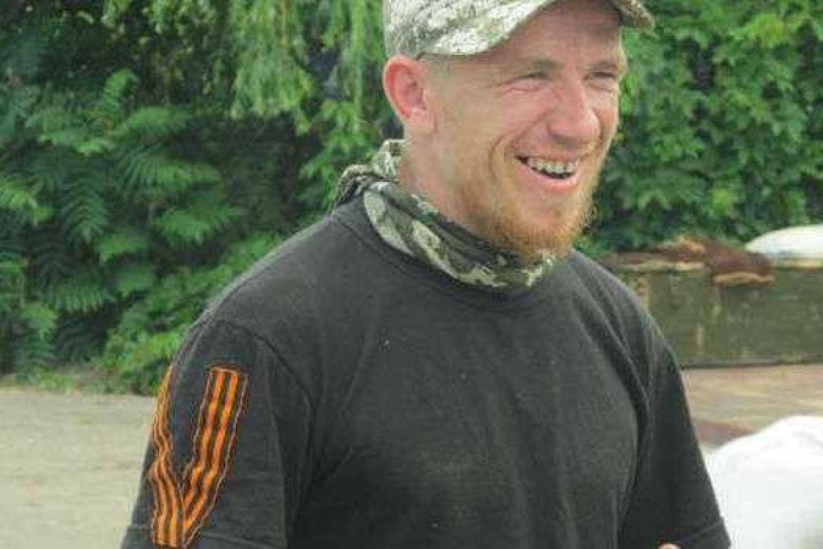 В соцсетях бурно обсуждают появившееся в Санкт-Петербурге граффити с боевиком Моторолой В соцсетях бурно обсуждают появившееся в Санкт-Петербурге граффити с боевиком Моторолой