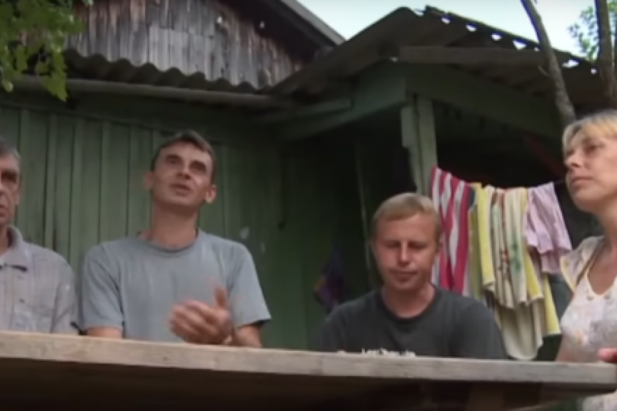 Как живется в вожделенной России: Беженцы с Донбасса, вынужденные ночевать на улице, плачут от безысходности Как живется в вожделенной России: Беженцы с Донбасса, вынужденные ночевать на улице, плачут от безысходности