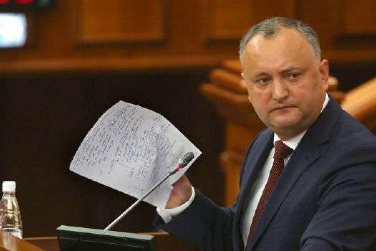 Лидером на президентских выборах в Молдове оказался социалист Додон Лидером на президентских выборах в Молдове оказался социалист Додон