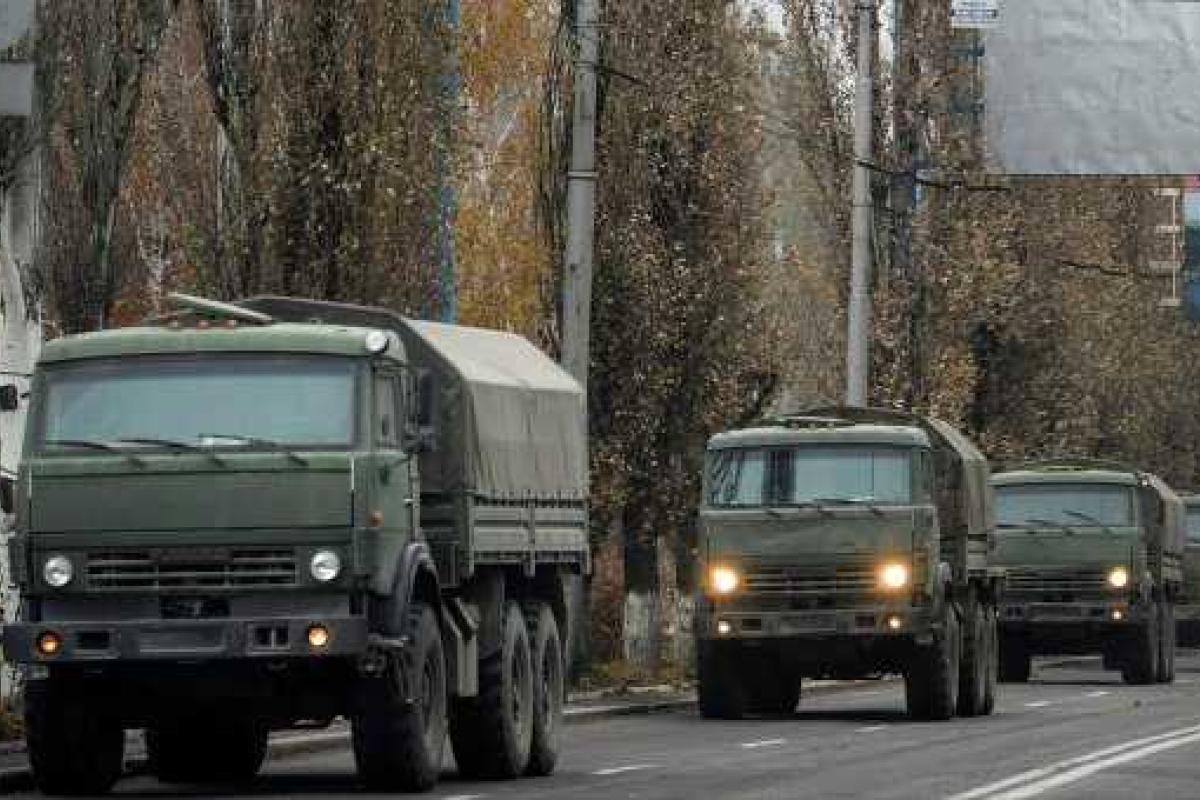 По Донецку под звуки сирены движется военная техника По Донецку под звуки сирены движется военная техника