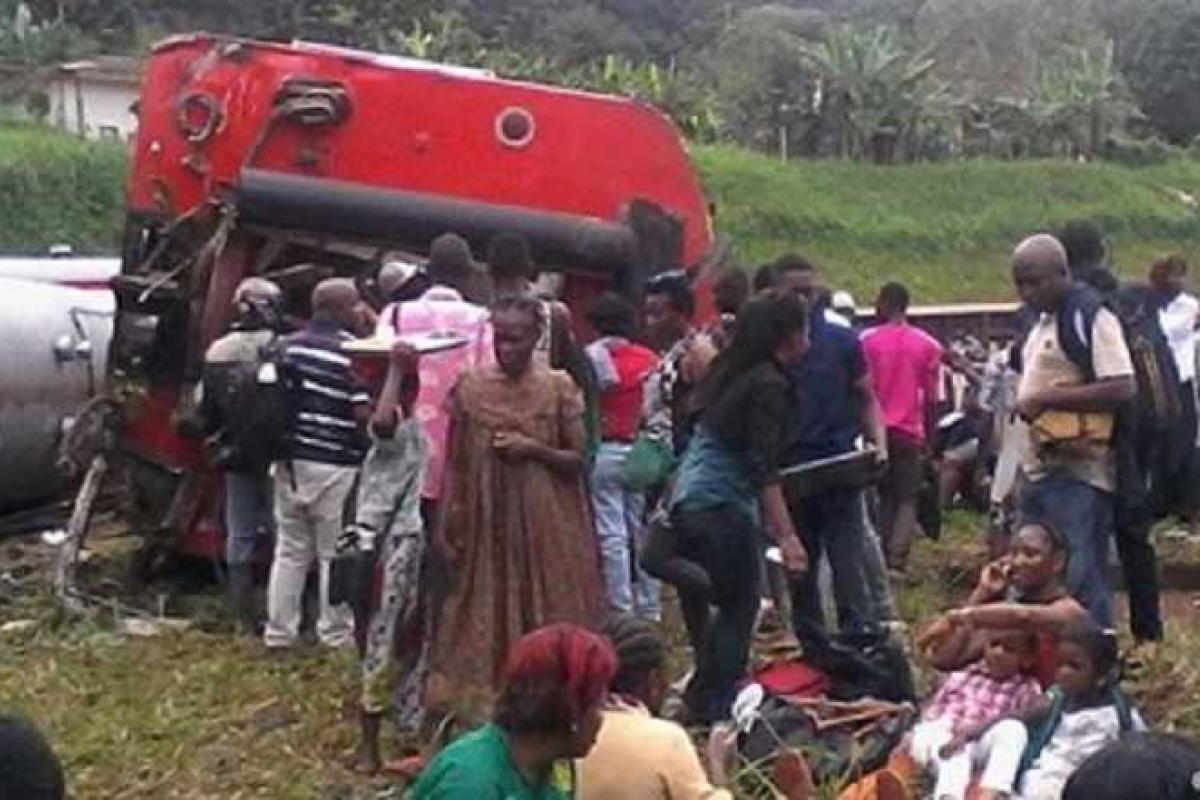 Трагедия в Камеруне: из-за переполненного поезда обвалился мост, много жертв Трагедия в Камеруне: из-за переполненного поезда обвалился мост, много жертв